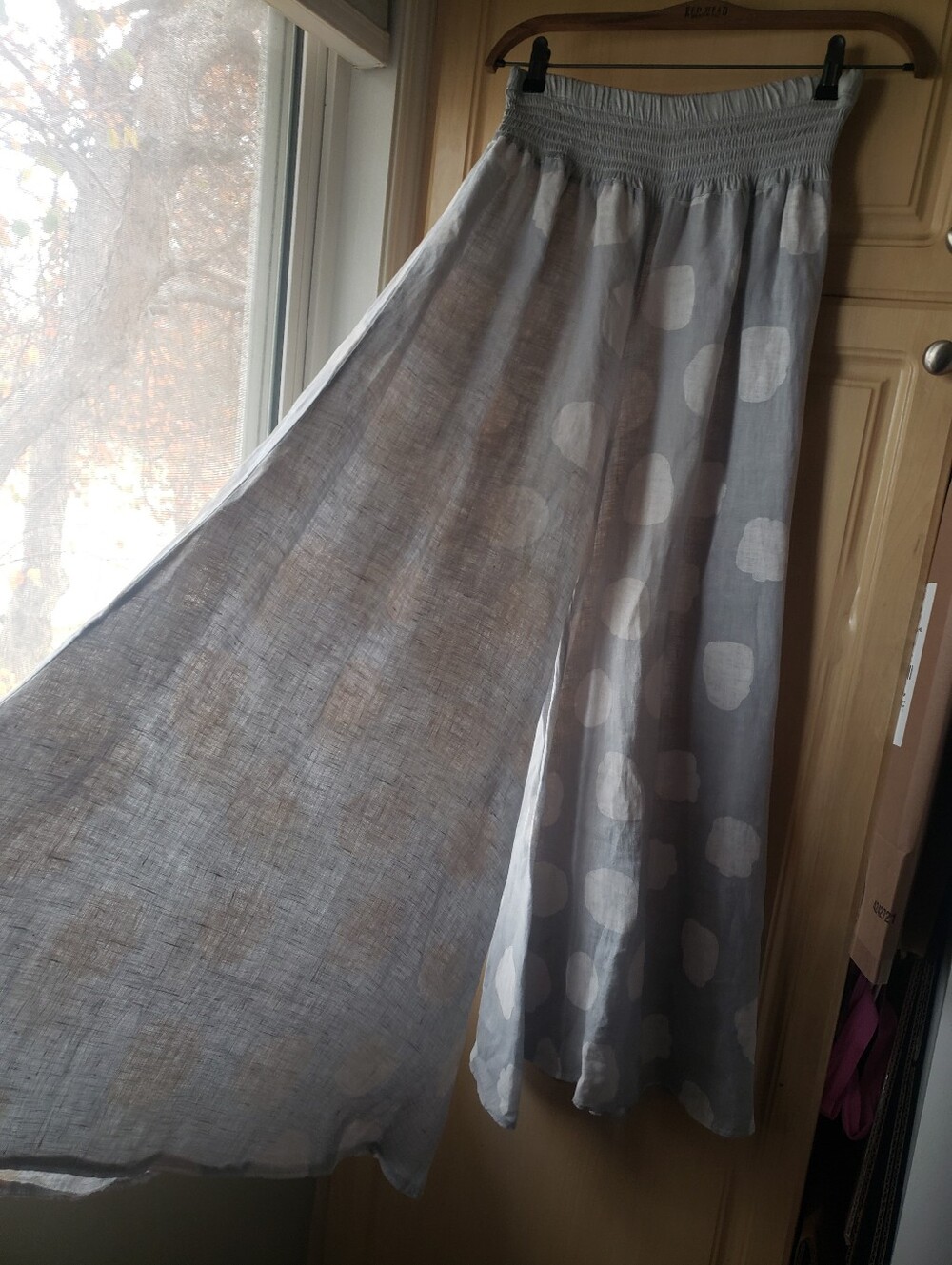 Like New Bella Amore Grey and White Polka Dot Flare Pants